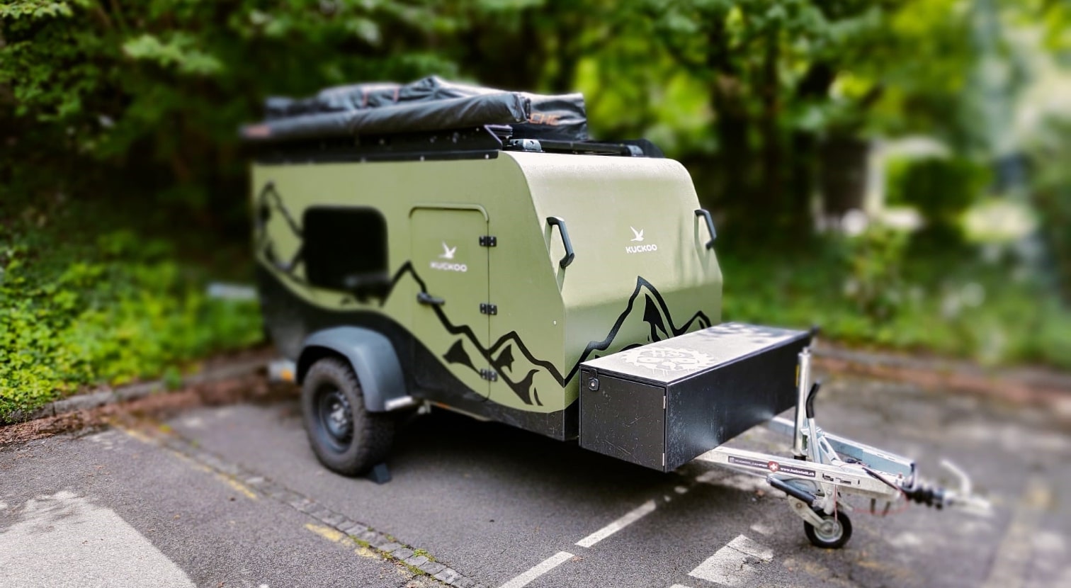 Kuckoo Miet-Camper mit Bergmotiven der Holzstatt AG
