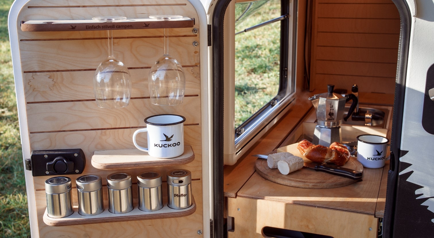 Kuckoo Miet-Camper Seitenfenster mit Blick auf Küche